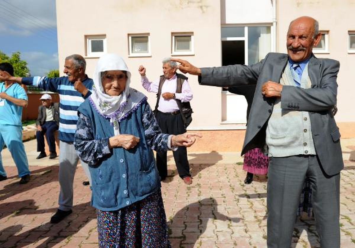 Yaşlılar \'Tai Chi\' ile Zinde Kalıyor