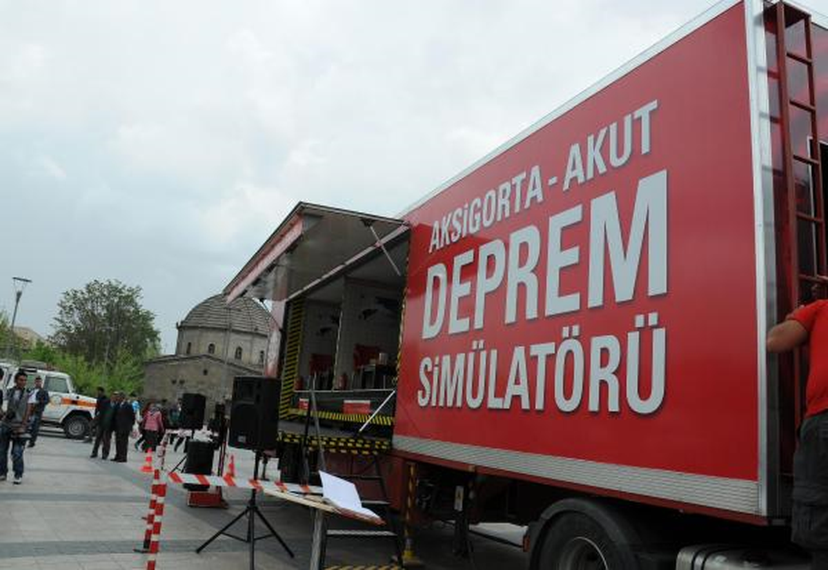 Akut Deprem Eğitim Tır\'ı Kayseri\'de