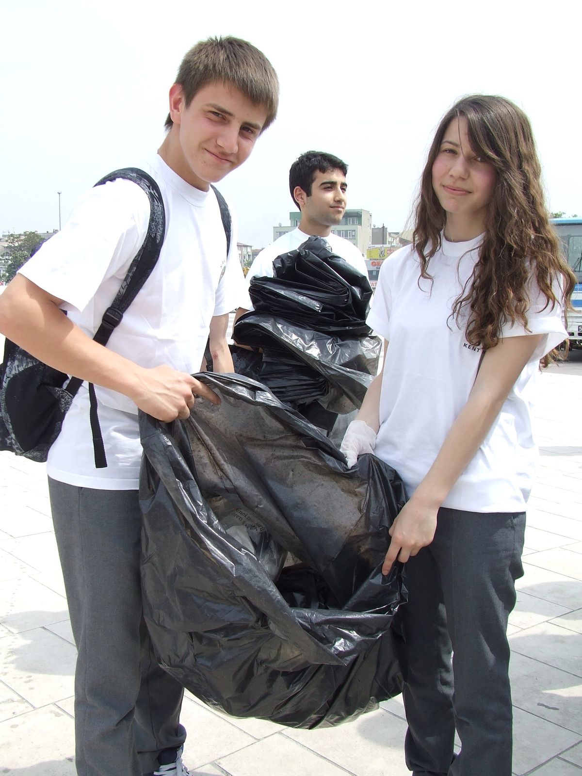 Arifiye Anadolu Öğretmen Lisesi Öğrenciler Çark Caddesi'ni Temizledi.....