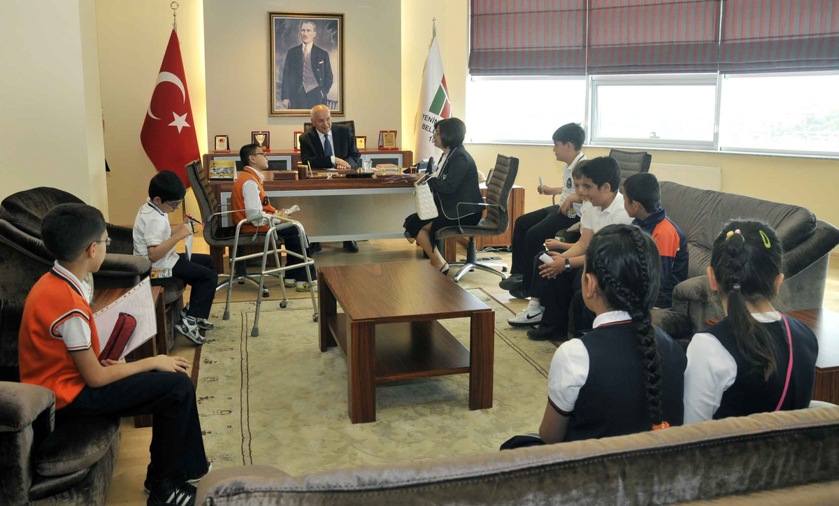 Başkan Yaşar'ın Makamı Miniklerle Şenlendi