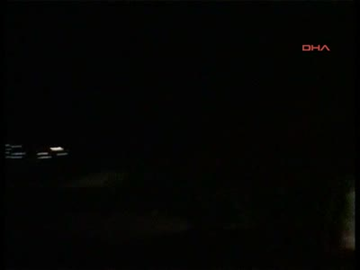 Batman\'da Hırsızlık İhbarına Giden Polislere Ateş Açıldı Batman\'da Hırsızlık İhbarı Alıp Bölgeye...
