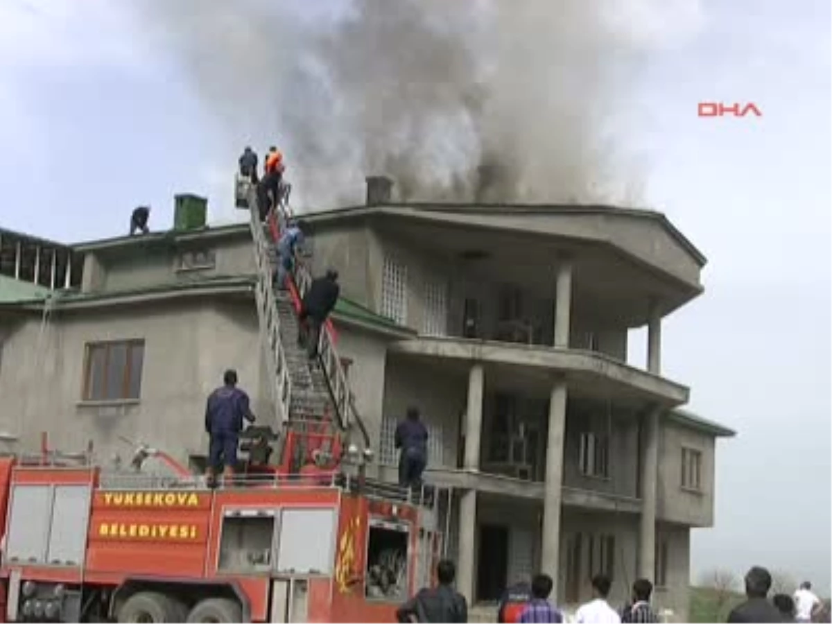 BDP\'li Milletvekilinin Evinde Yangın Çıktı