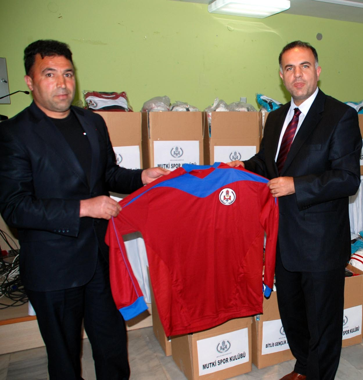 Bitlis Belediyesi\'nden Amatör Spor Kulüplerine Malzeme Desteği