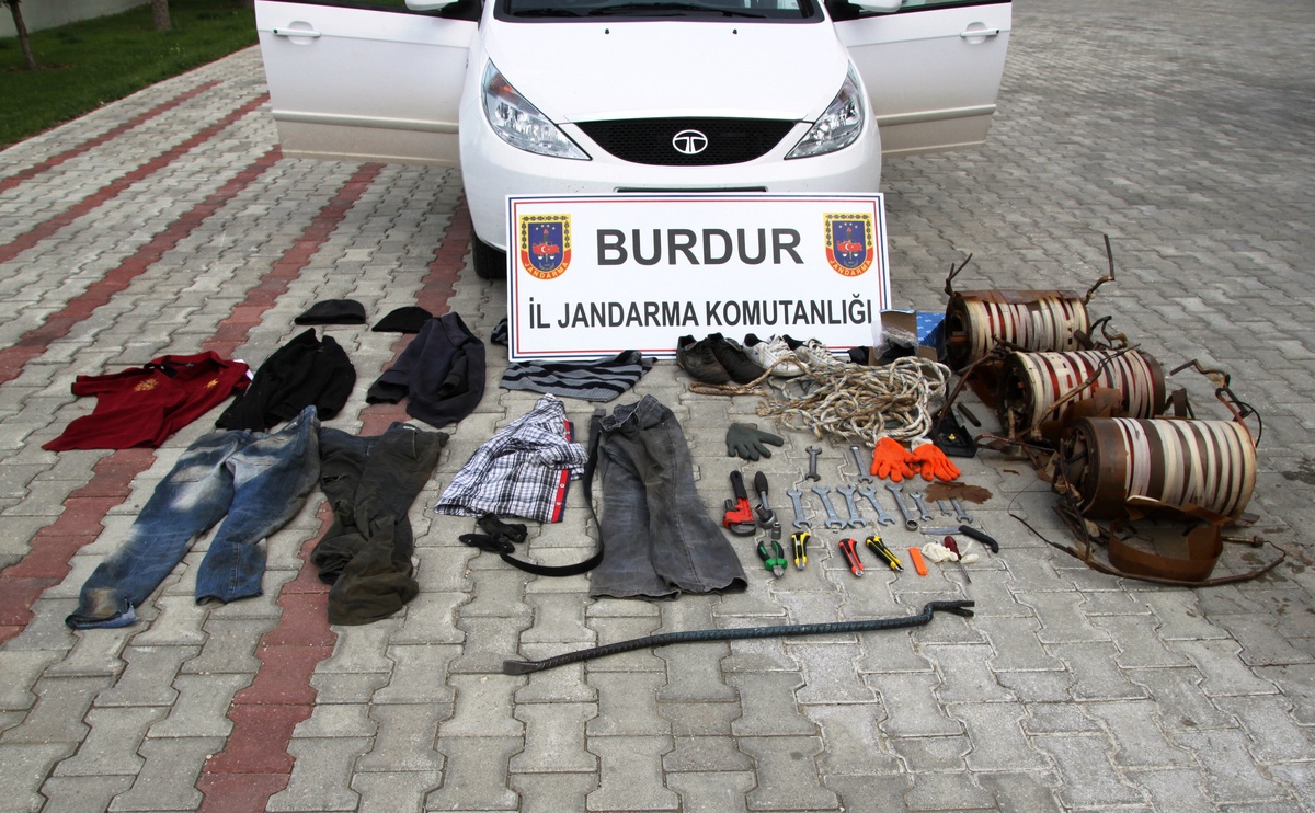 Burdur'da Kablo Hırsızlığına 3 Tutuklama