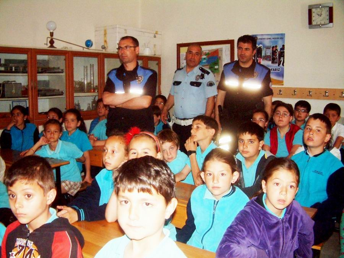 Burhaniye\'de Öğrenciler Polisle Tanıştı