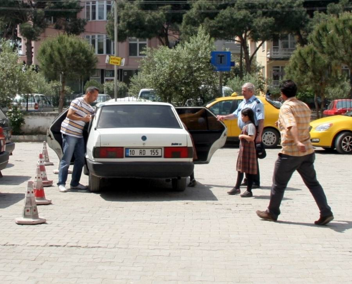 Burhaniye\'de Süt İçen 10 Öğrenci Hastaneye Kaldırıldı