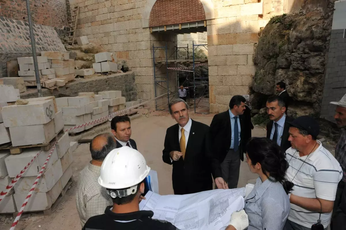 Bursa'nın Surları Açığa Çıkıyor