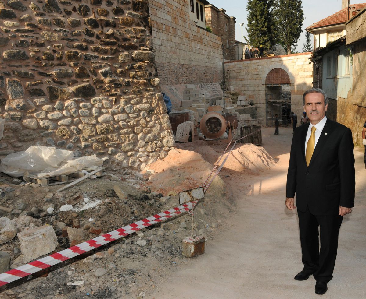 Bursa`nın Surları Açığa Çıkıyor