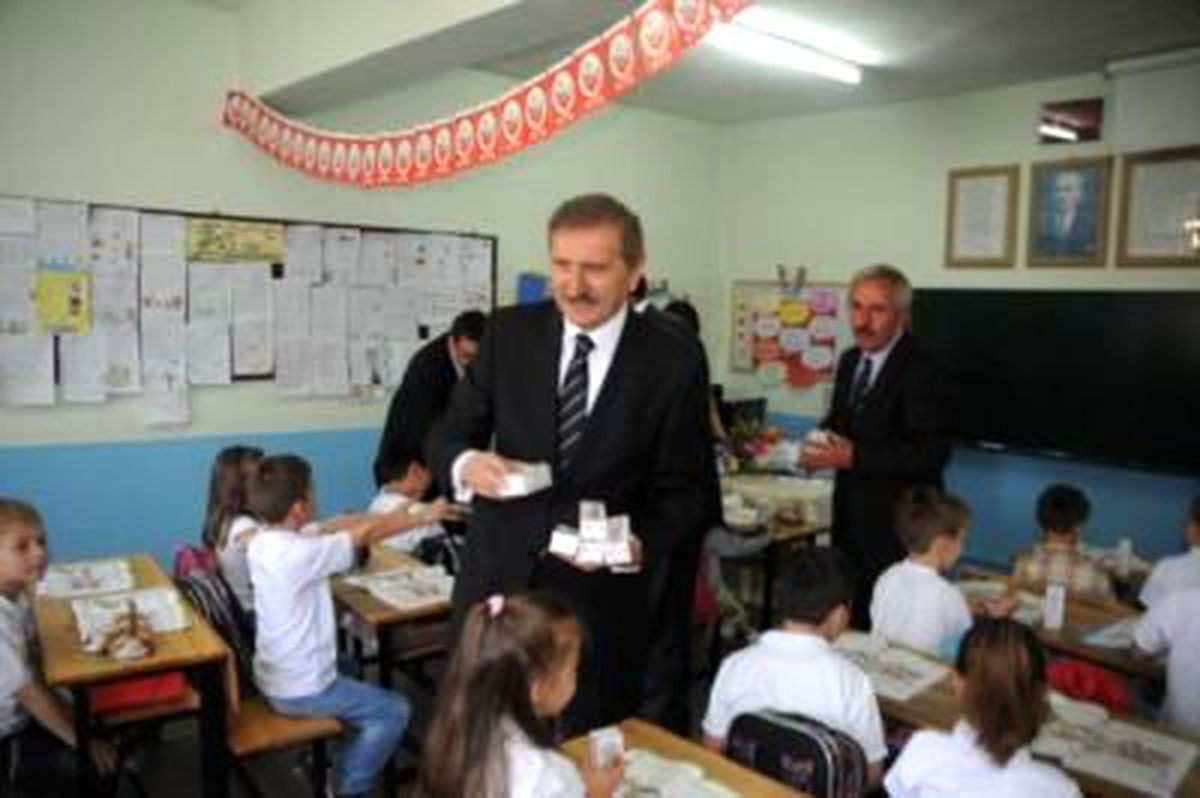Edirne\'de Süt Dağıtımı Devam Ediyor