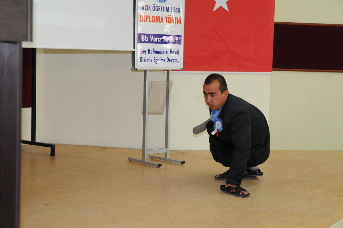 Eğitim Aşkıyla Her Engeli Aştı