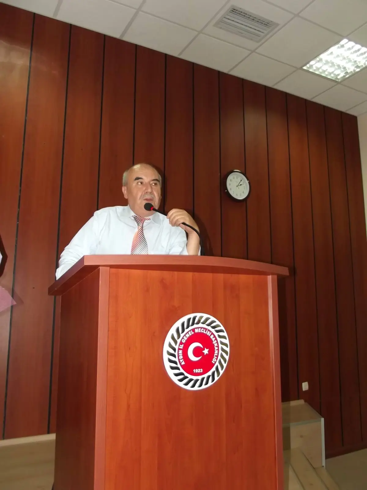 Emekliye Ayrılan Personel Meclis Kürsüsü'nden Veda Etti