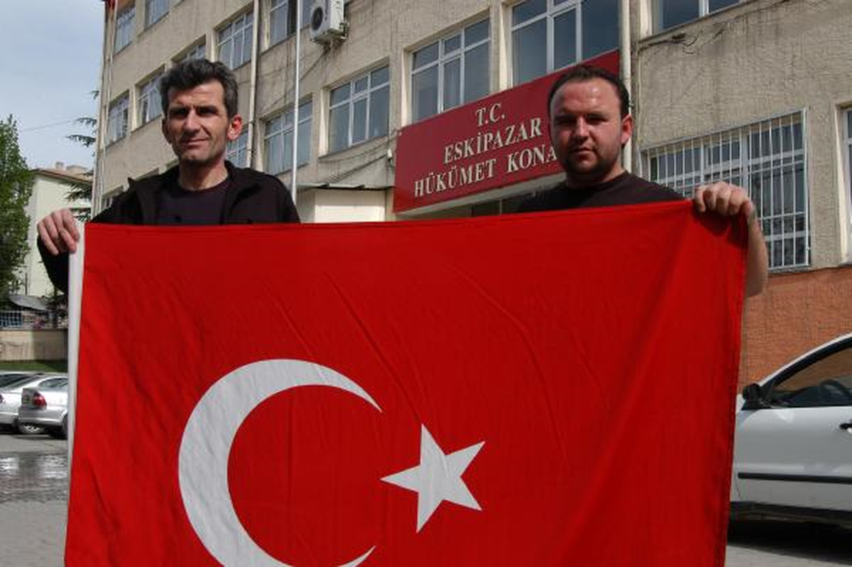 Fenerbahçe Bayrağı Yakan 2 Taraftar Cezaevinde