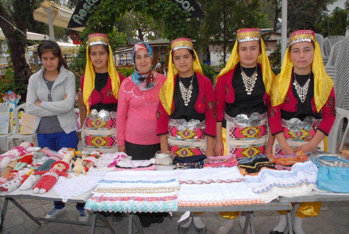 Fethiye'de Köy Okulundan Renkli Kermes