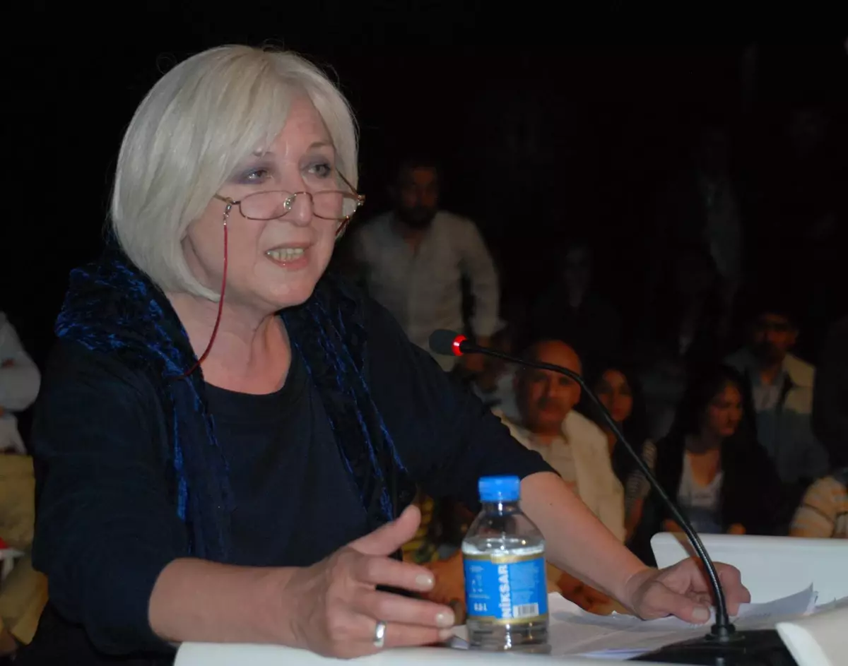 Gazeteci Banu Avar, Türkiye'de 54 Bin Evin Kilise Olarak Kullanıldığını İdda Etti