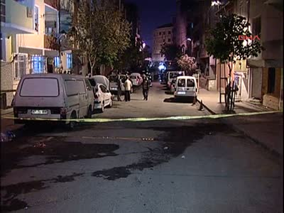 Gaziosmanpaşa\'da 4 Araç Kundaklandı