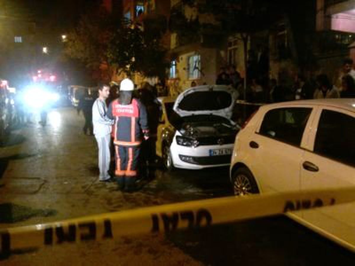 Gaziosmanpaşa\'da Araçları Yaktılar