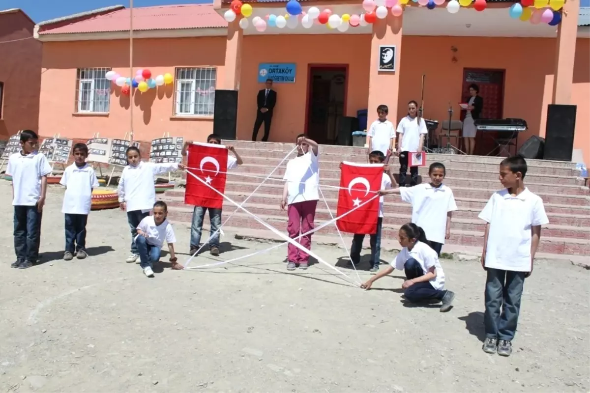 Gürpınar Ortaköy İlköğretim Okulu\'nda Teşekkür Etkinliği