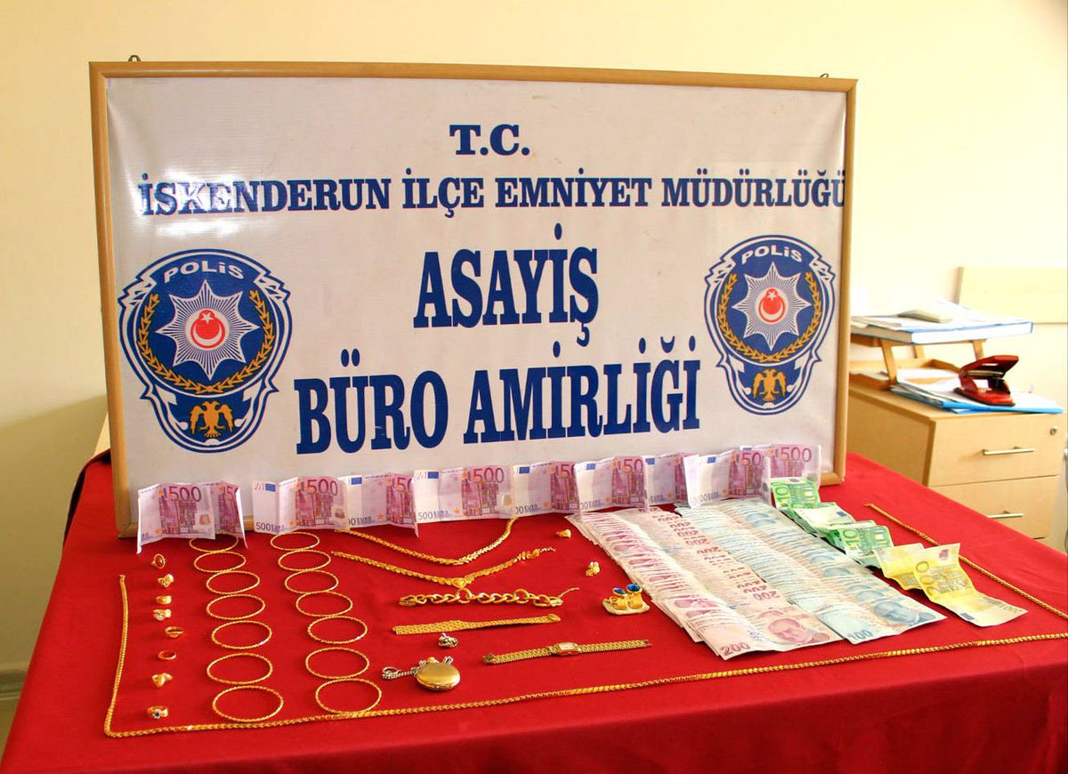 Hırsızlar Kaçarken Yakalandı