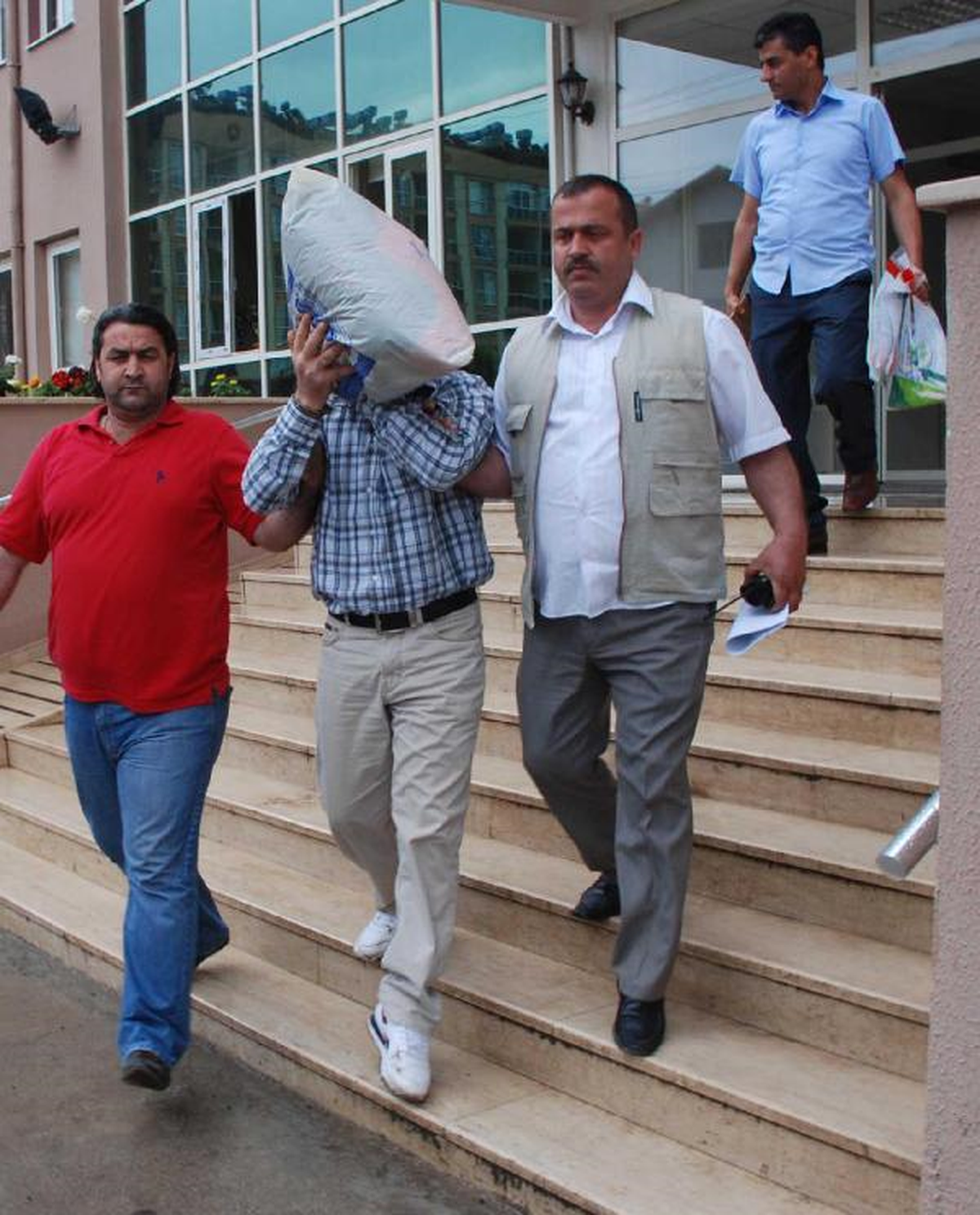 Hırsızların Evinden Servet Çıktı