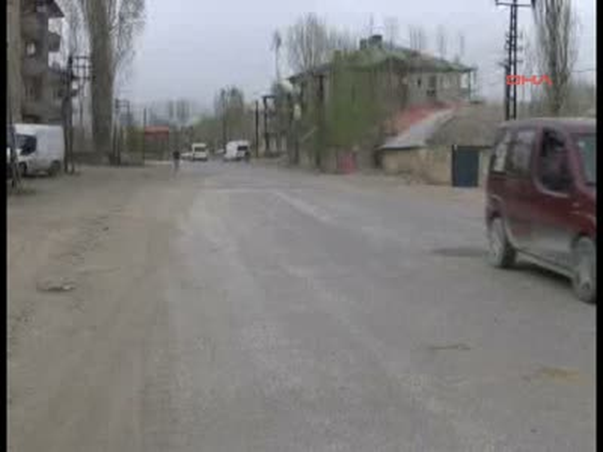 İlköğretim Okulu Öğrencileri Üst Geçit İçin Yol Kapattı
