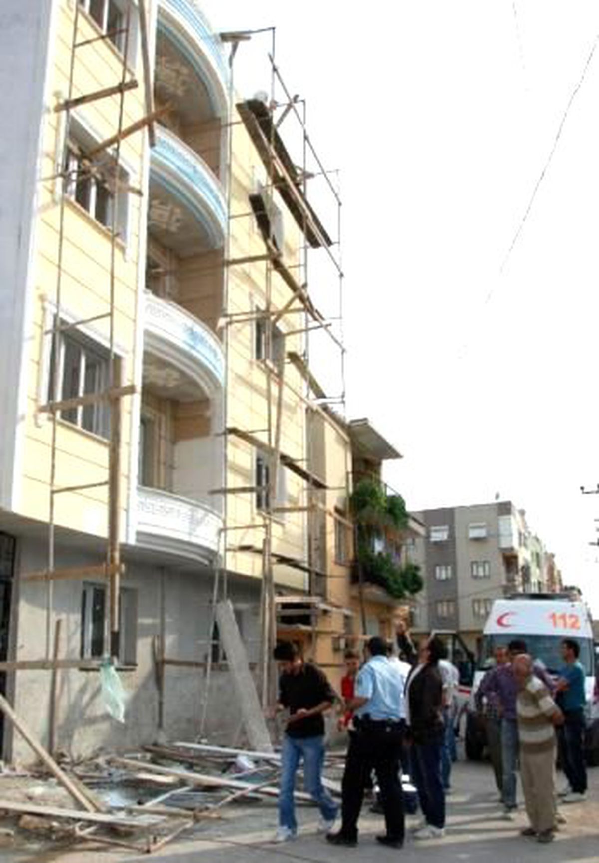 İnşatta İskele Çöktü: 2 İşçi Yaralı