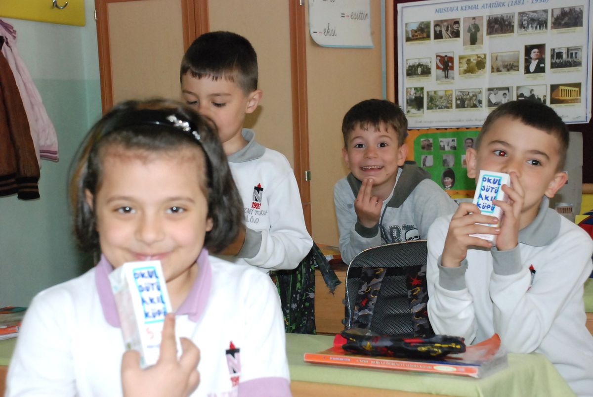 Isparta\'da Süt Dağıtımı Sürüyor