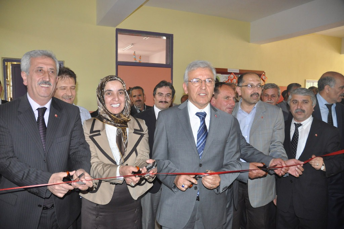 Kadınlar El Emeklerini Sergiledi