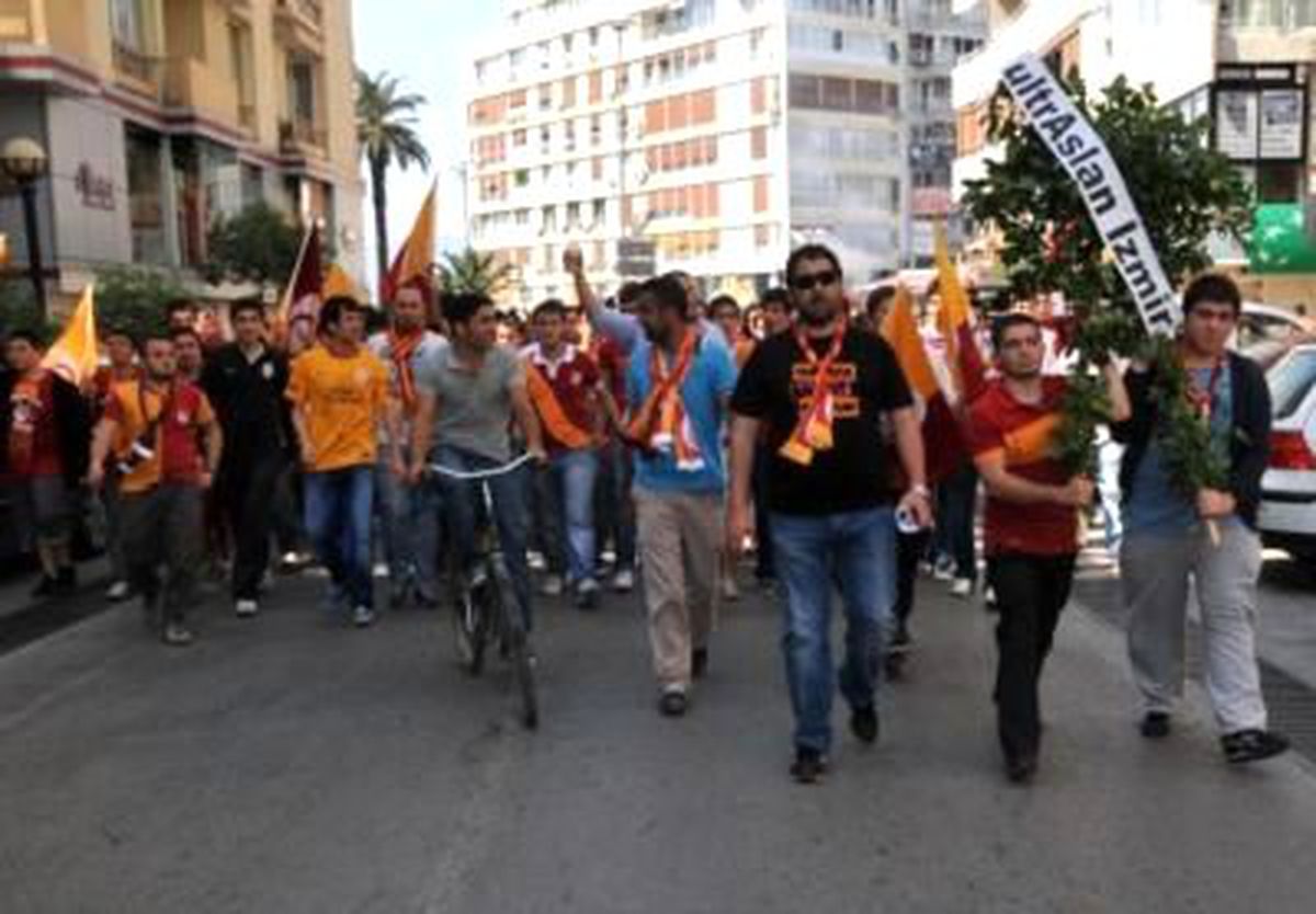 Kahramanmaraş\'ta Galatasaraylı Taraftarlardan Tff\'ye Tepki
