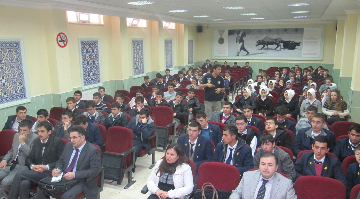 Kom, Uyuşturucuya Karşı Okullarda Eğitim Verdi