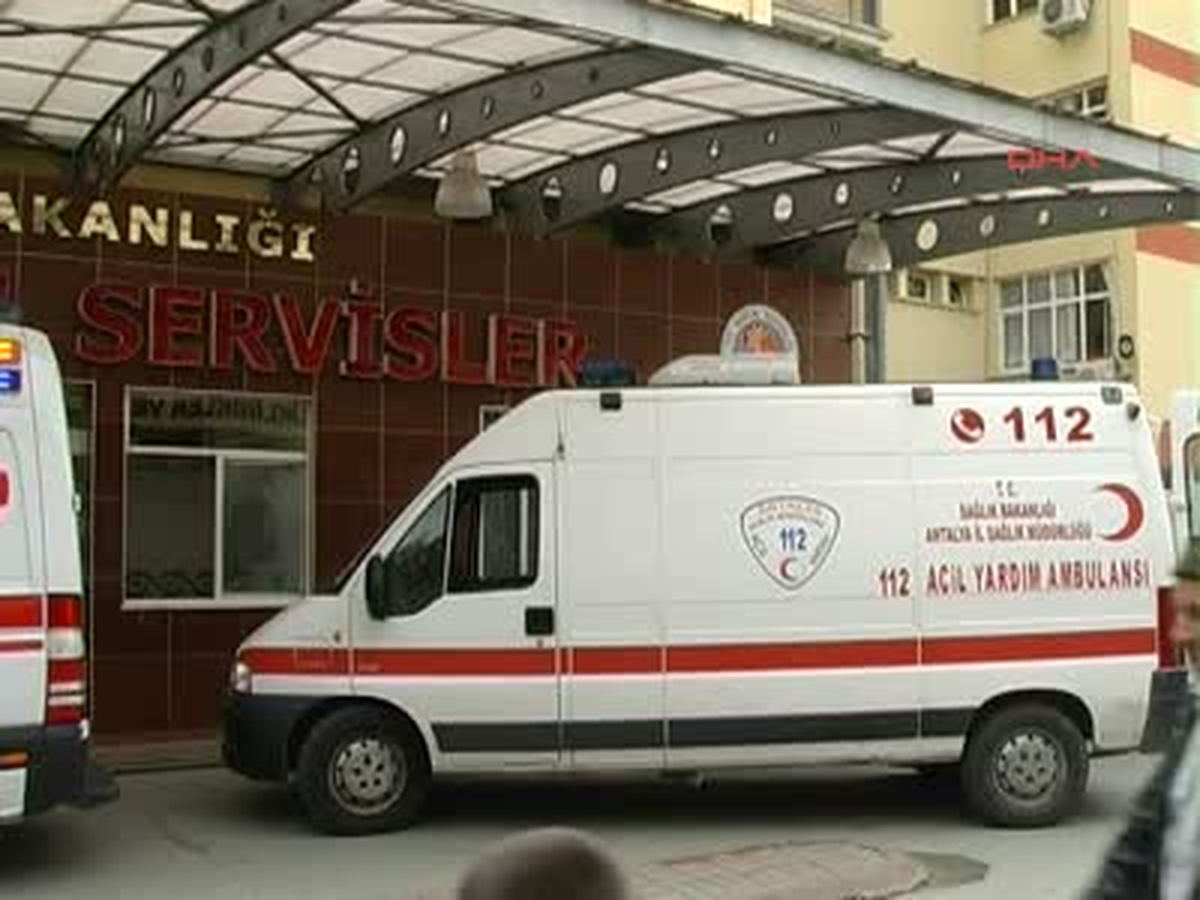 Köpek Aileye Saldırdı 1\'i Çocuk 3 Yaralı