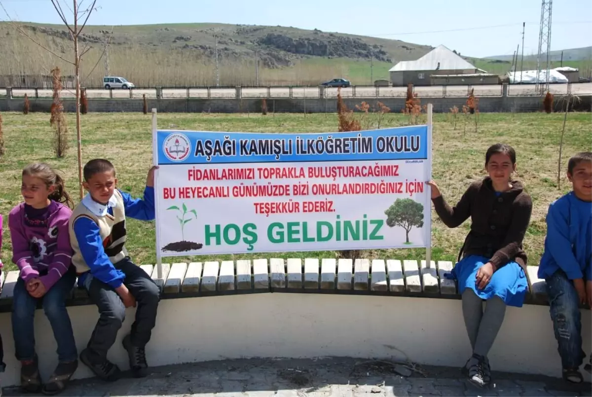 Köy İlköğretim Okulundan Ağaç Dikme Kampanyası