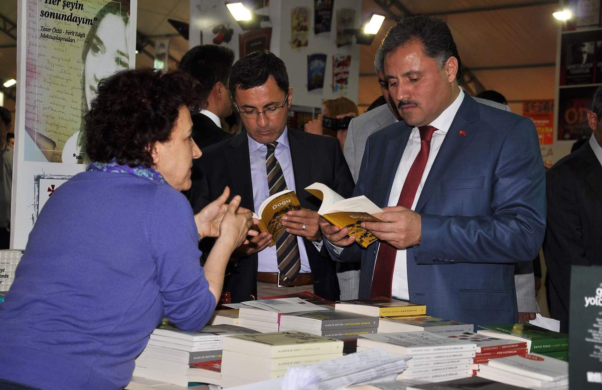 Malatya Belediye Başkanı Ahmet Çakır, Ulusal Kitap Fuarı\'nı Gezdi