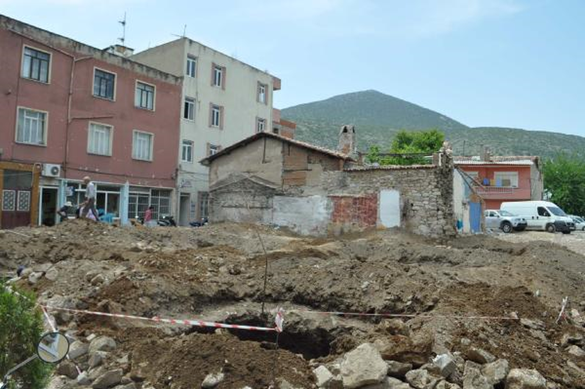 Milas\'ta İnşaat Alanından Tarih Fışkırıyor