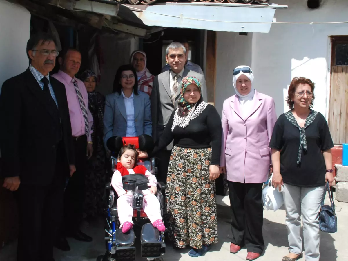 Minik Yaren\'i Sevindiren Hediye