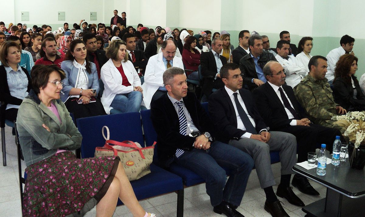 Narman\'da "Türkiye\'de Modernleşme ve Toplumsal Yapı" Paneli