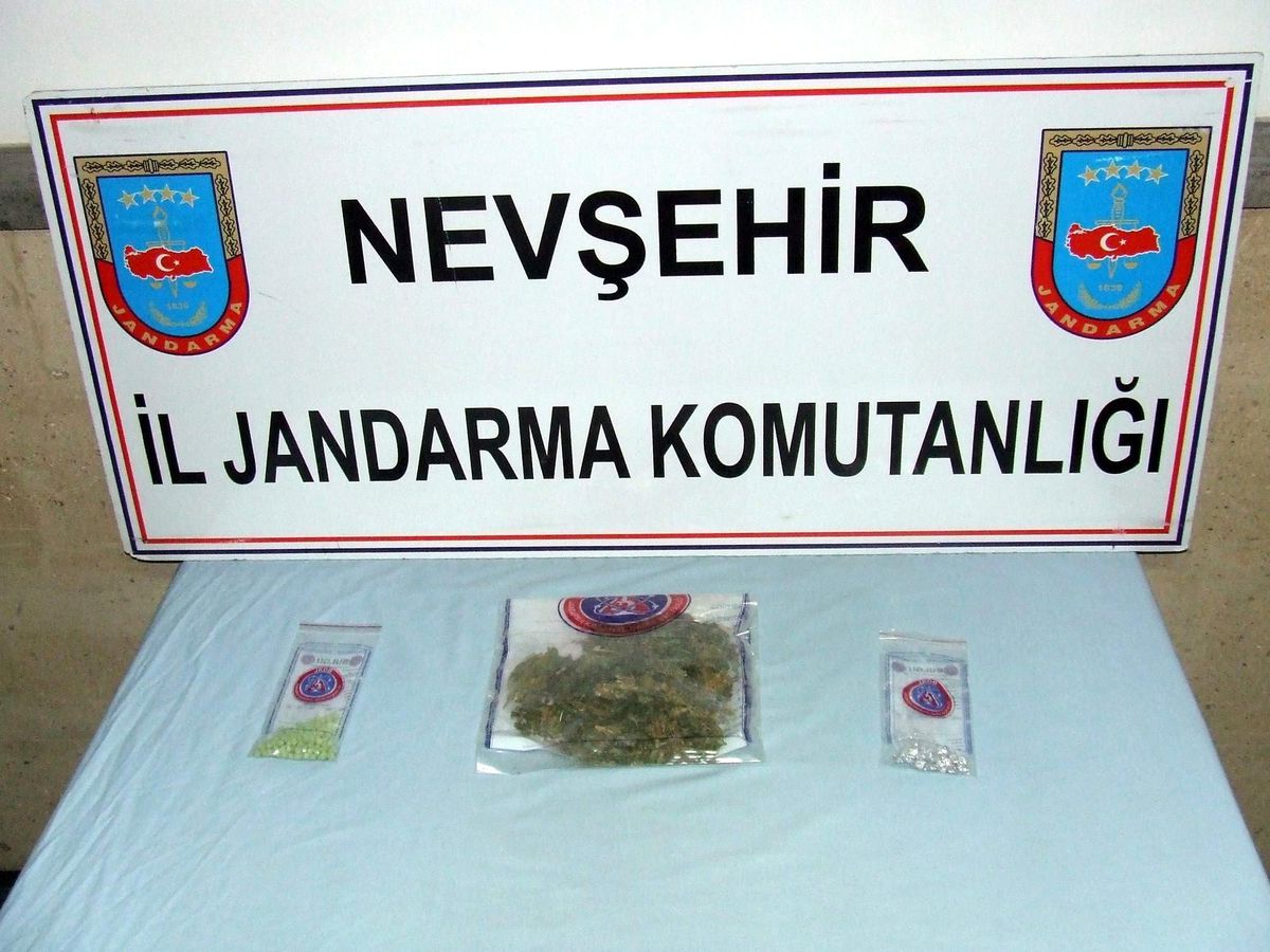 Nevşehir\'de Araç İçerisinde Kokain ve Uyuşturucu Hap Ele Geçirildi