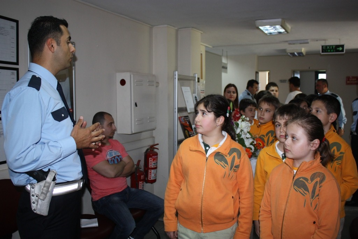 Öğrenciler Polislerden Trafik Dersi Aldı