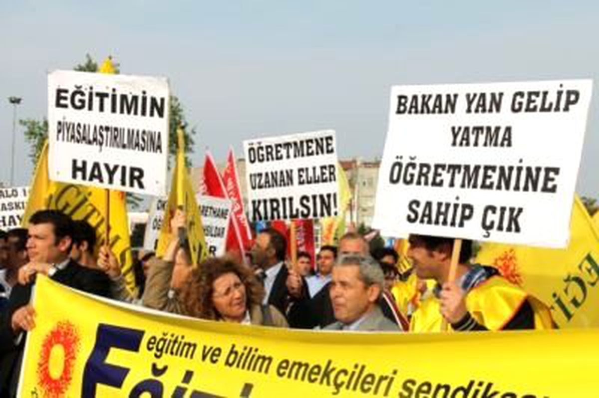 Öğretmenlerden Şiddet Protestosu