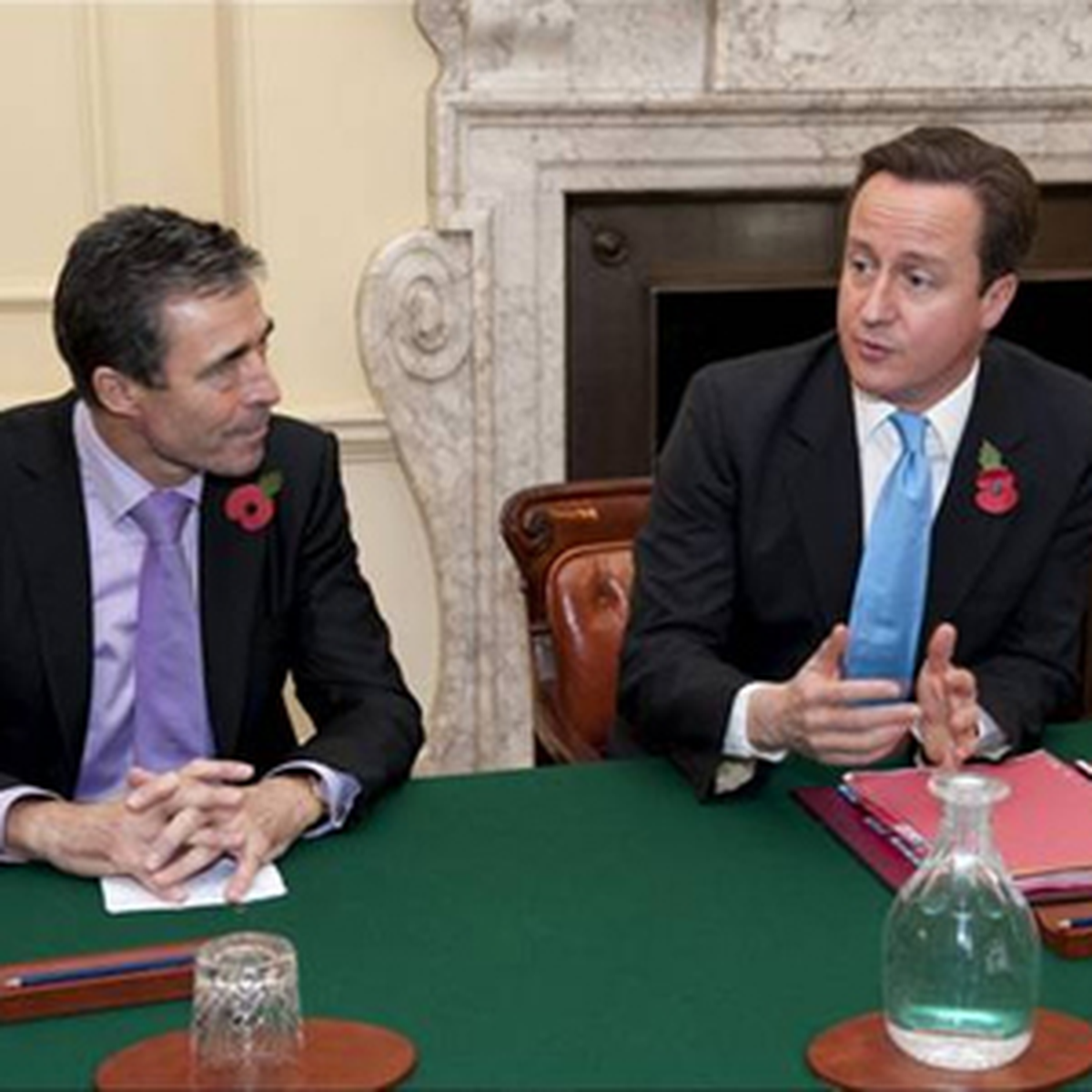 Rasmussen, Londra\'da İngiltere Başbakanı Cameron ile Görüştü
