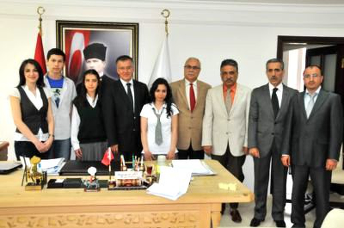 Resim Yarışmasında Dereceye Giren Öğrenciler Ödüllendirdi