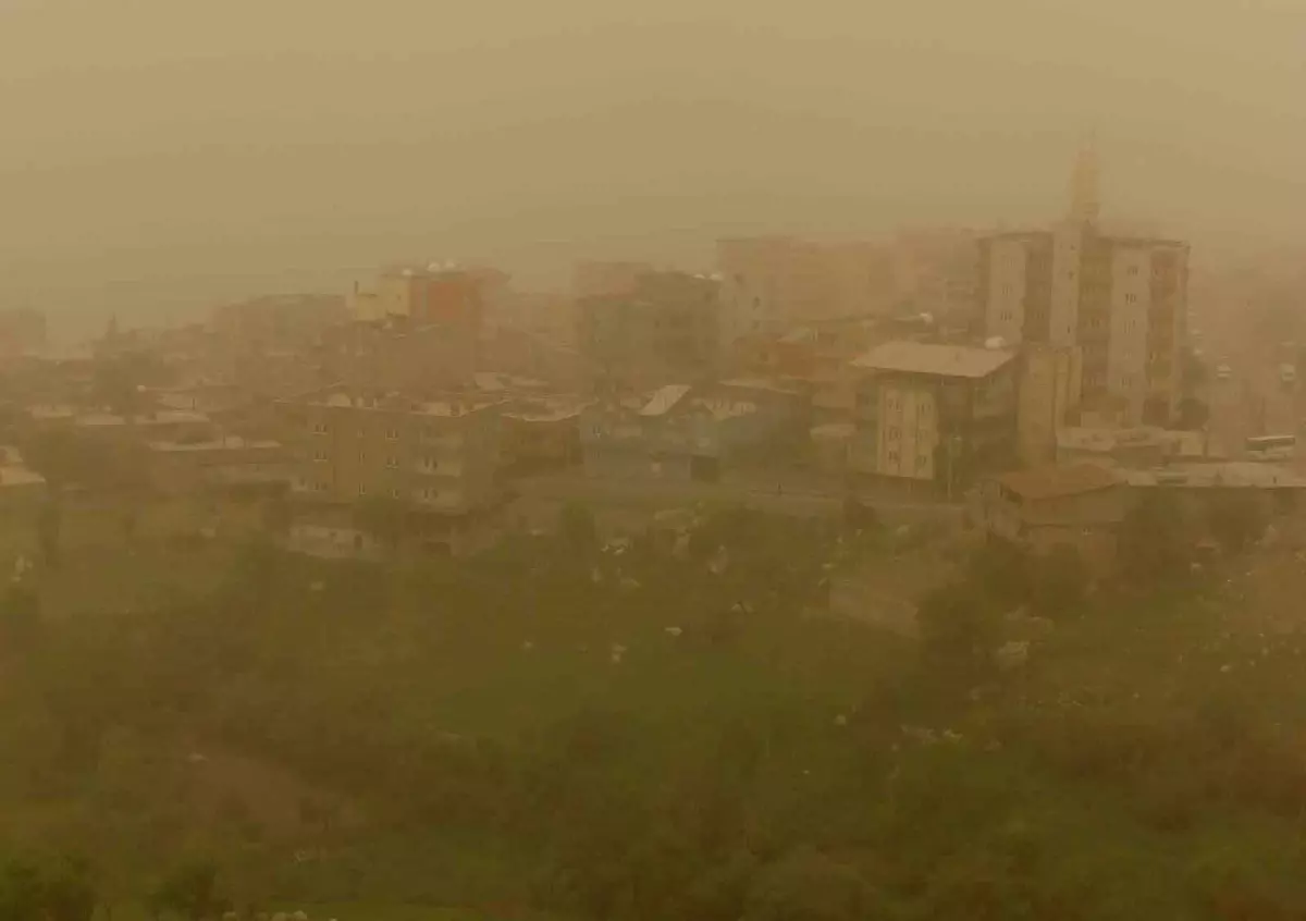 Şırnak\'ta Toz Bulutu Hayatı Olumsuz Etkiliyor