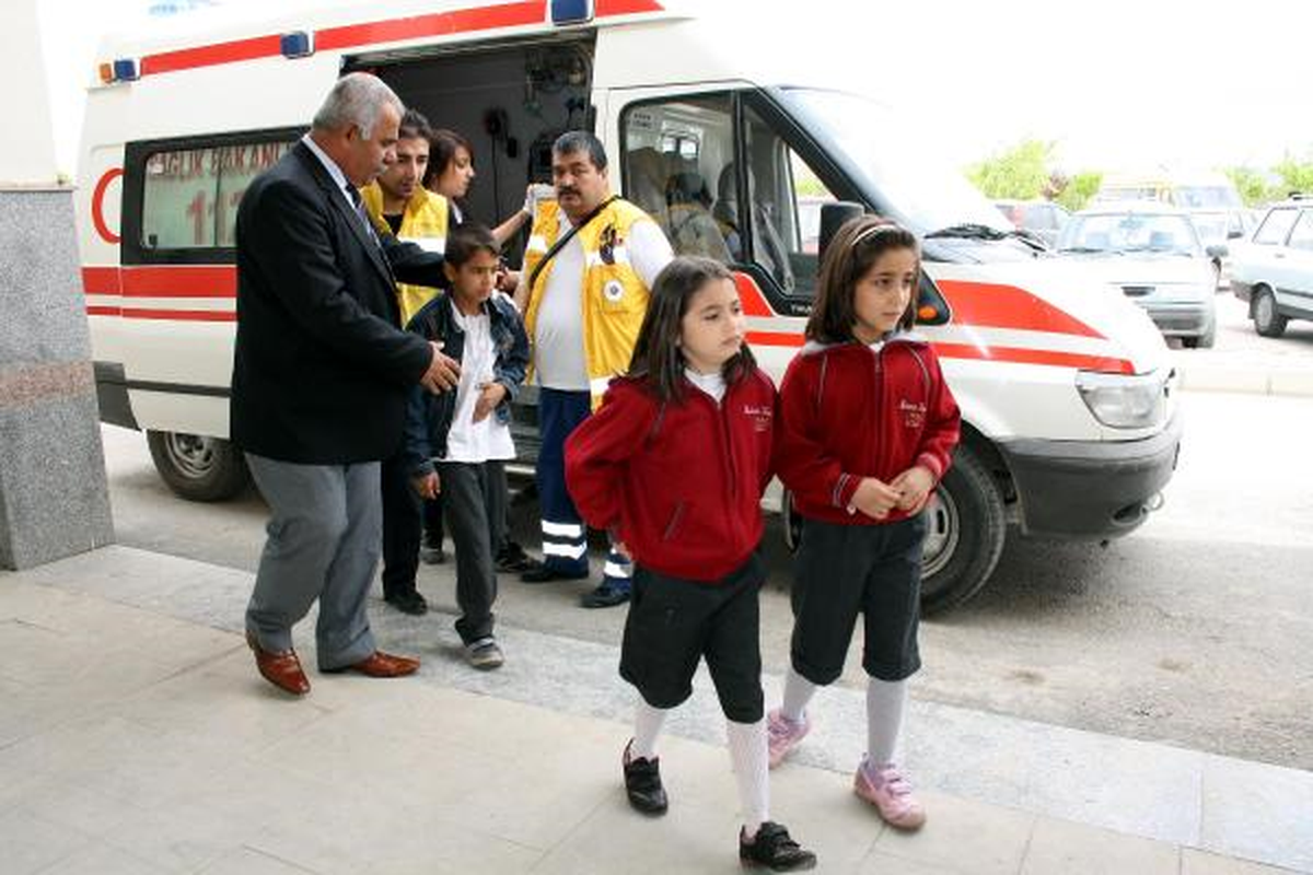 Süt İçtikten Sonra Rahatsızlanan 40 Öğrenci Hastaneye Kaldırıldı