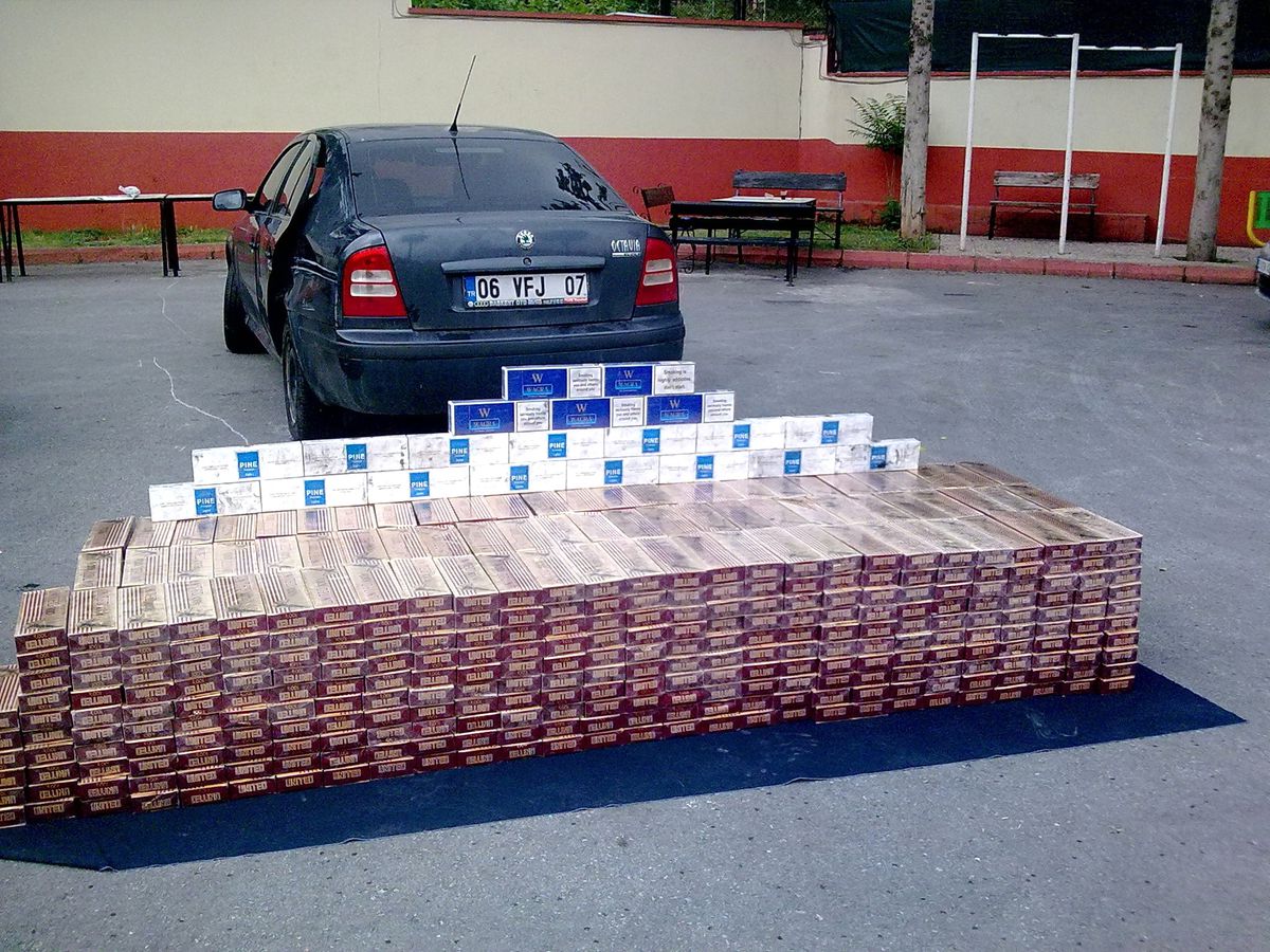 Tarsus\'ta 8 Bin 130 Paket Kaçak Sigara Ele Geçirildi