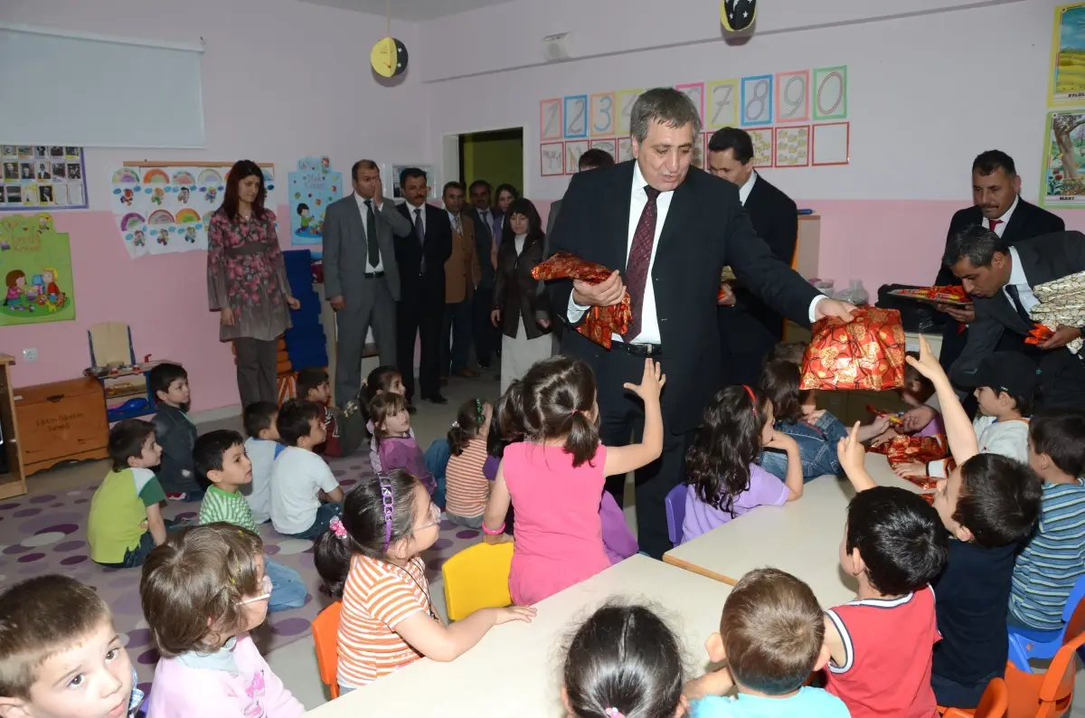 Vali İzzettın Küçük Gazi Mustafa Kemal İlköğretim Okulunu Ziyaret Etti
