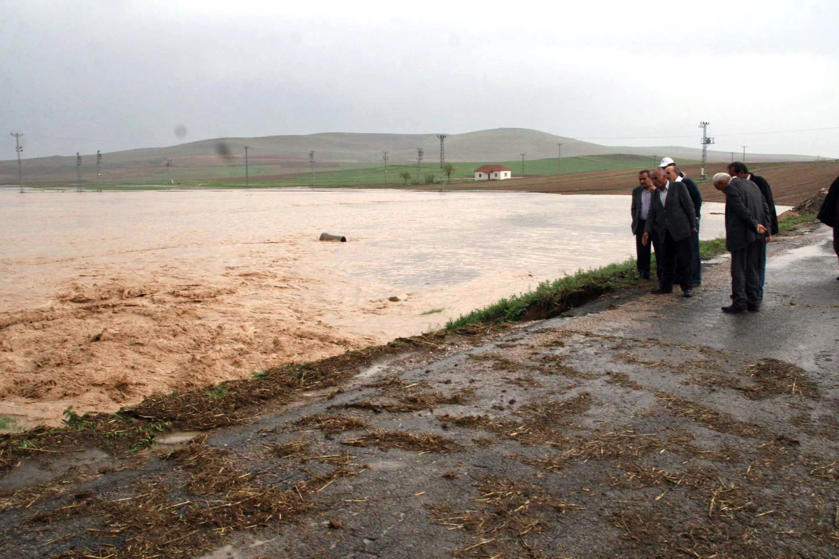 Yozgat\'ta Sel Suları, 10 Bin Dekar Ekili Alana Zarar Verdi