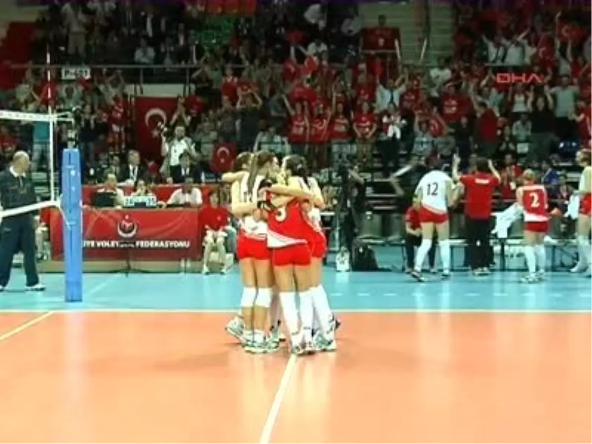 A Bayan Milli Voleybol Takımı Yarı Finale Yükseldi