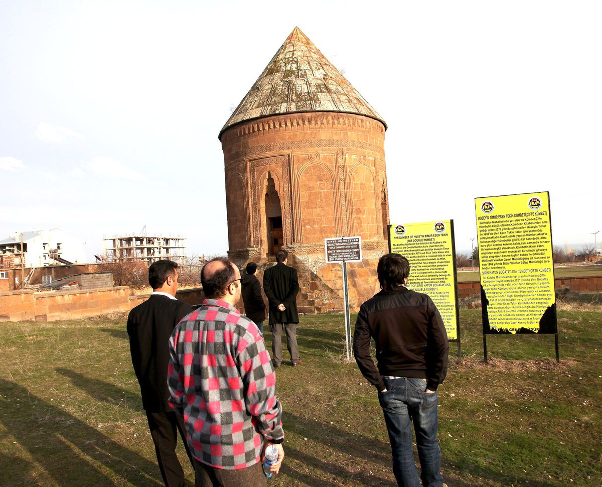 Ahlat Kümbetlerine İlgi Artıyor