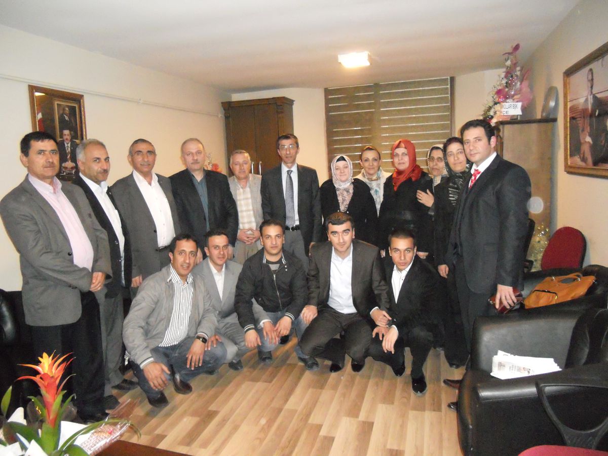 AK Parti Palandöken İlçe Başkanı Yeşilyurt, AK Parti Erzurum Kadın Kolları Başkanı Demir\'i Ziyaret...