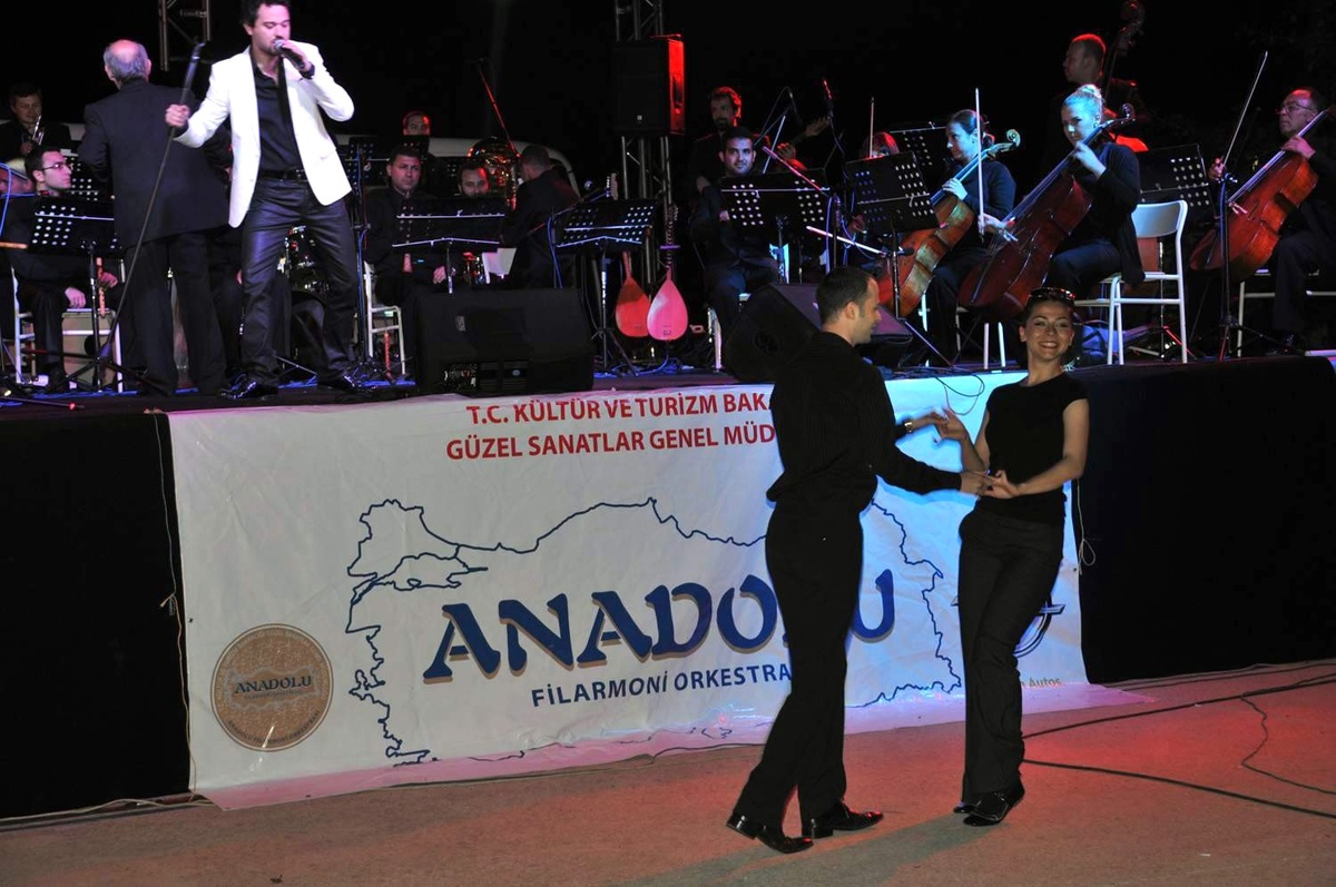 Anadolu Flarmoni Orkestrası Baü Bahar Şenliklerine Renk Kattı
