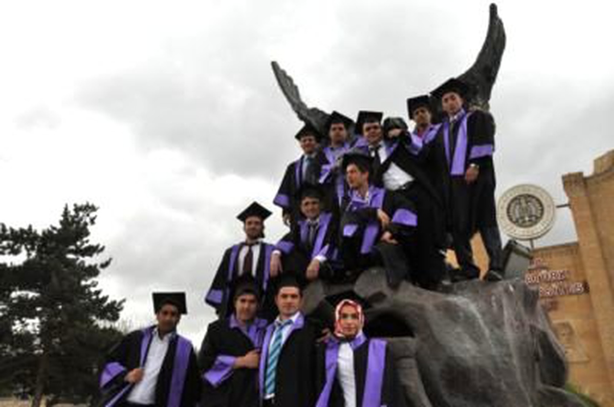 Atatürk Üniversitesi\'nde Mezuniyet Çoşkusu